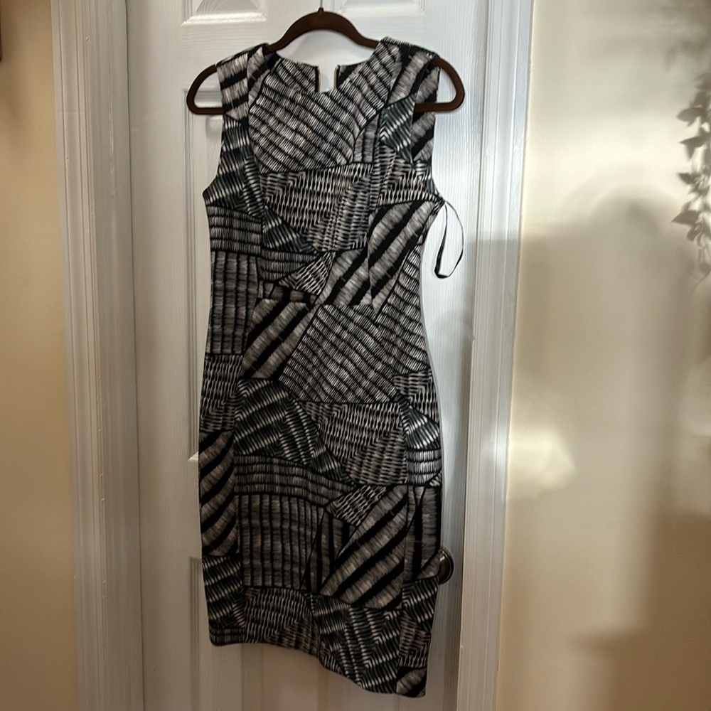 Calvin Klein zipper back black and white sleeveless dress size 6